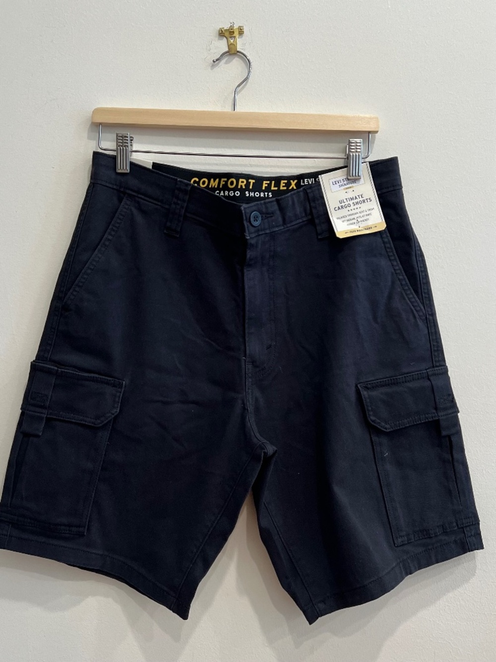 Levi’s Signature Men’s Ultimate Cargo Shorts Dark Navy 32 NWT